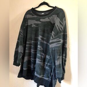 Old Navy Black Oversized Camo Crewneck Sweatshirt XXL